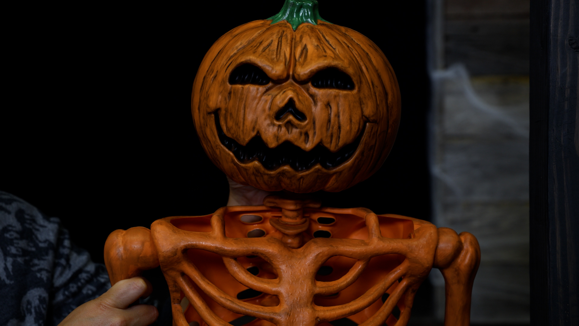 SNW83175ROY2UCE-0 5FT Orange Skeleton with Pumpkin Head